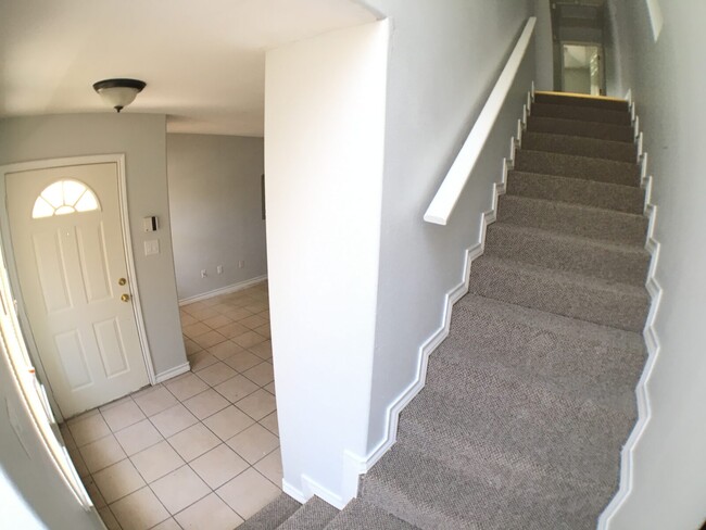 Building Photo - 1206 W Fig Ave