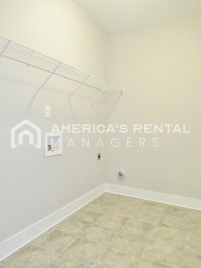Building Photo - Spacious Home  for rent in Lake Cyrus... Available to View with 48 Hour Notice!!!