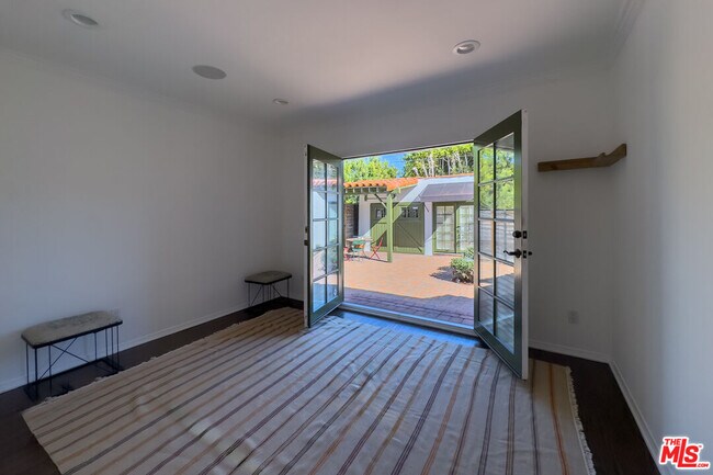 Building Photo - 434 Laurel Ave