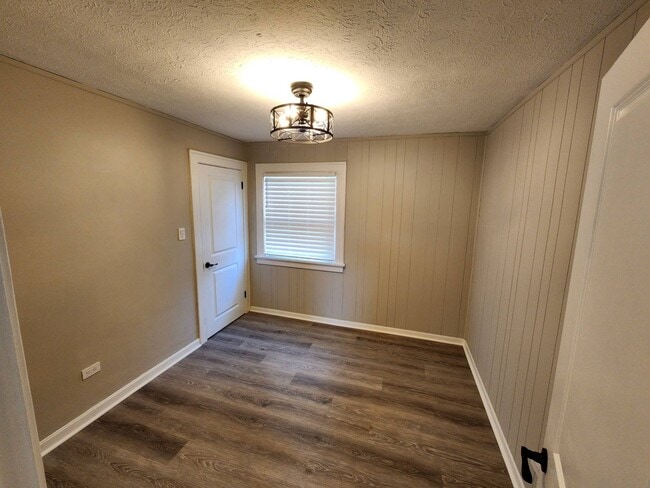 Building Photo - Newly Renovated 3-Bedroom Property in Prim...