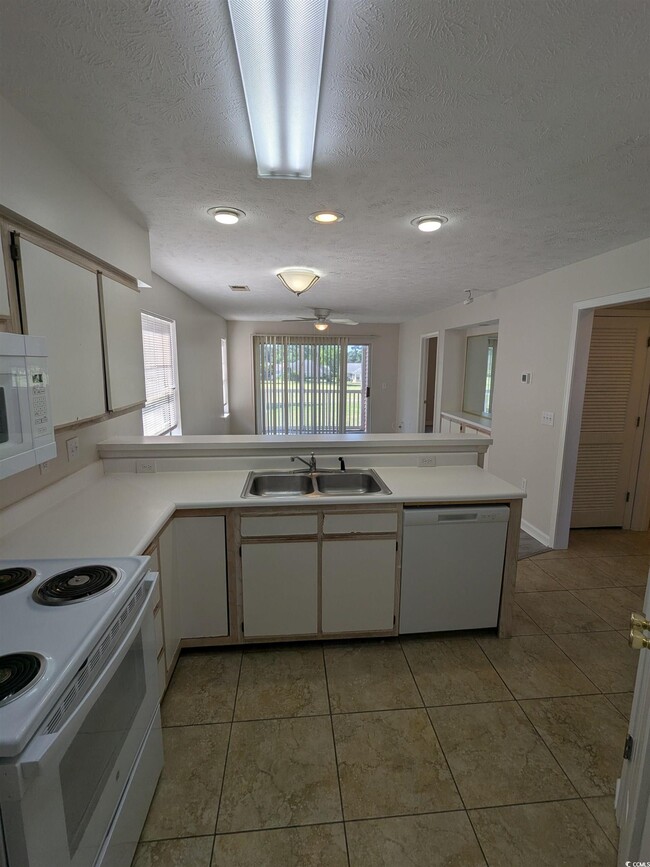Building Photo - 627 Waterway Village Blvd