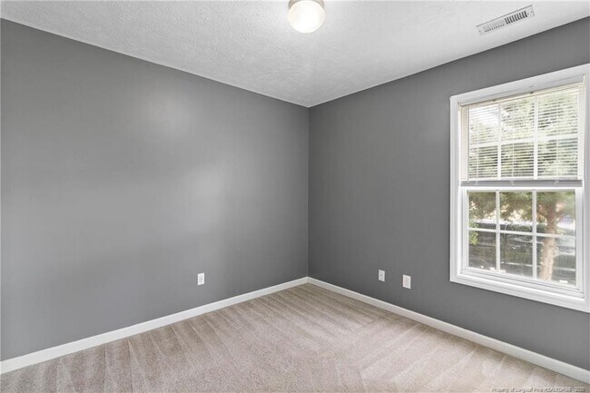 Building Photo - 111 Silverberry Ct
