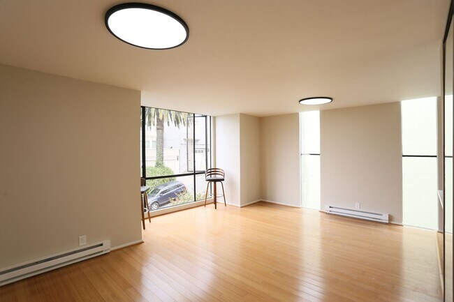 Building Photo - 439 Greenwich St