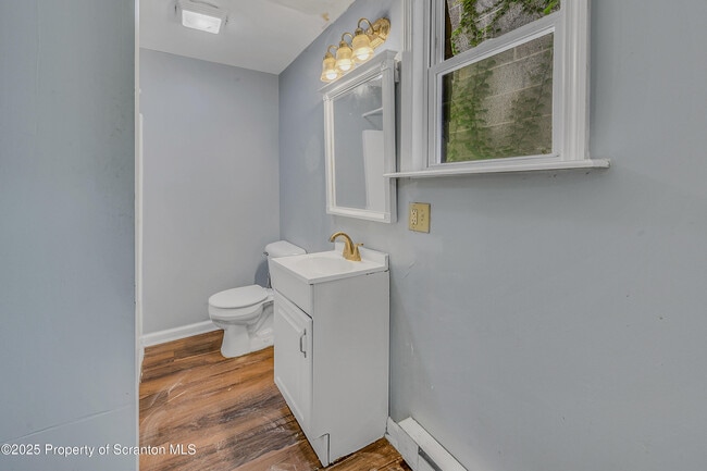 Building Photo - 7 Plum Pl