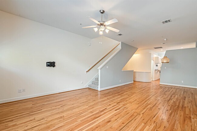 Building Photo - 11315 S Main St