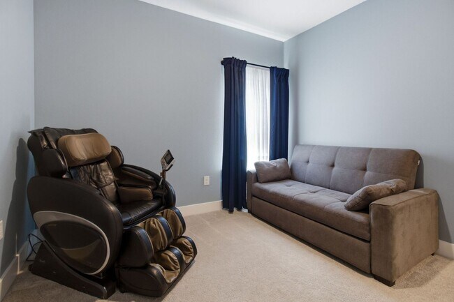 Building Photo - 4 Bedroom in CRESTVIEW!!