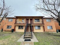 Building Photo - 2202 Hunt Dr