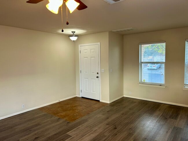 Building Photo - 1305 Sunflower Ln