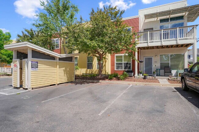 Building Photo - Starter 2 Bedroom with Dedicated Parking Space