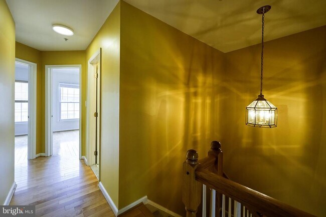Building Photo - 1156 Regal Oak Dr