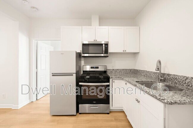 Building Photo - 8451 La Mesa Blvd