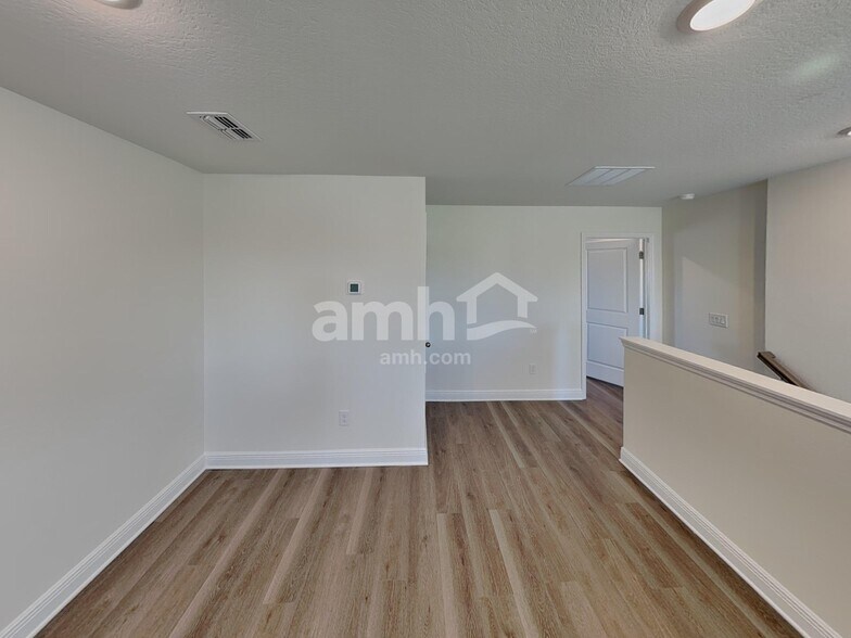 Building Photo - 6006 Sycamore Pl St