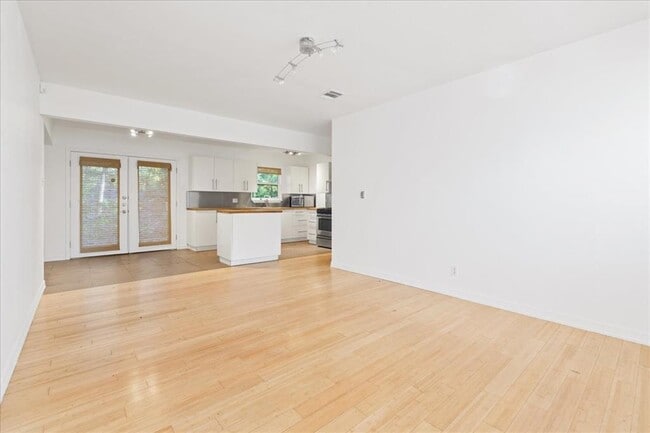 Building Photo - 6503 Guadalupe St