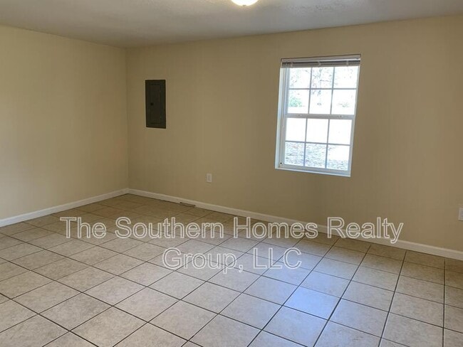 Building Photo - 201 Main St