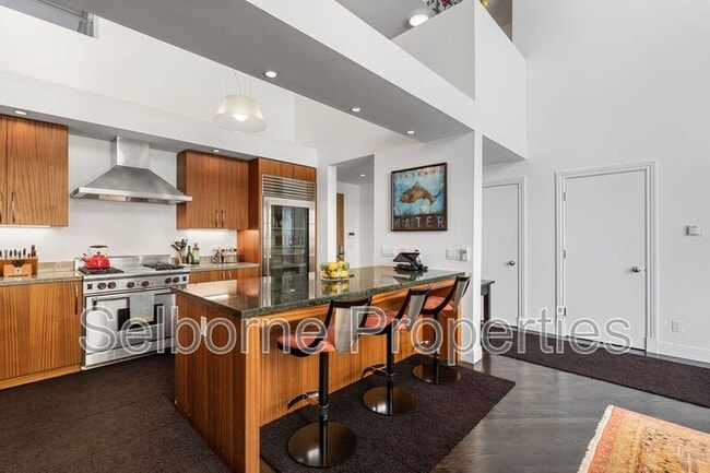 Building Photo - 33 Clementina St