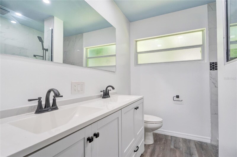 Building Photo - 612 5th St