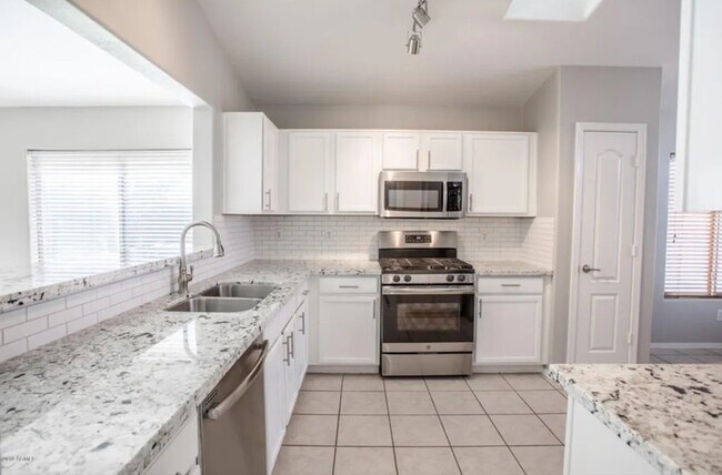 Building Photo - 3813 E Wyatt Way