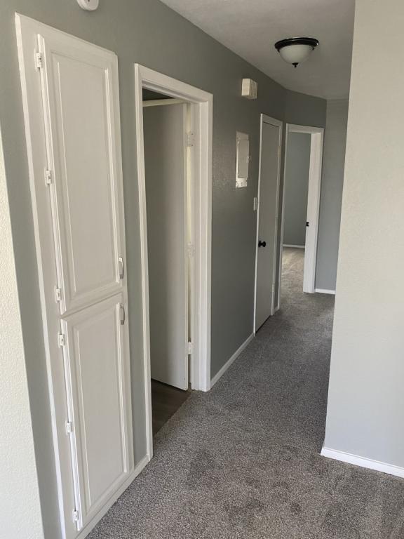 Building Photo - 425 W Spruce Ave