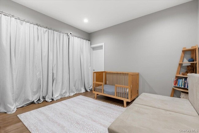 Building Photo - 73 Maple Ave