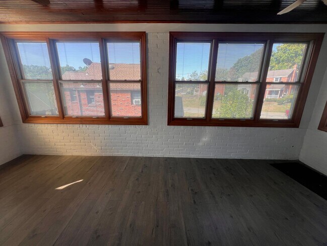Building Photo - Pittsburgh - 2 Bedroom 1.5 Bathroom - Home...