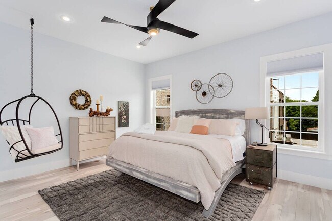 Building Photo - 319 NW A St