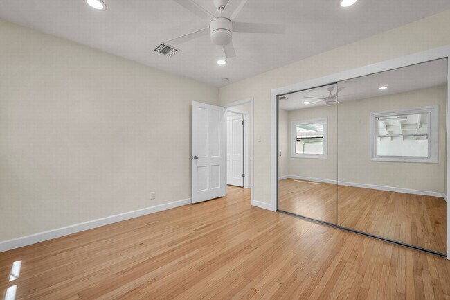 Building Photo - 2828 Avenel St
