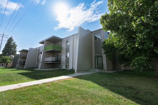 Fargo, ND Alden Pines Apartments | Exterior - Alden Pines