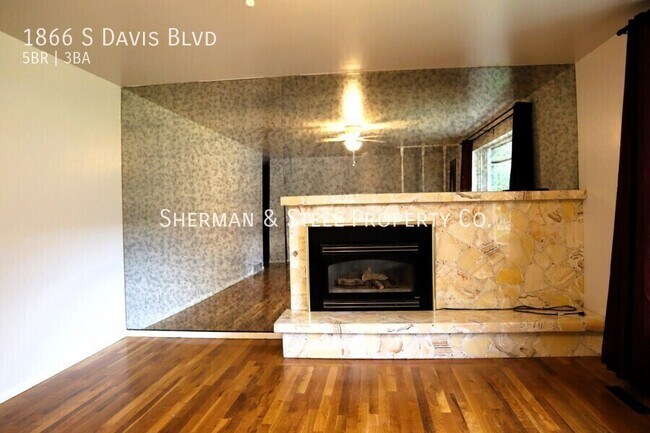 Building Photo - 1866 S Davis Blvd
