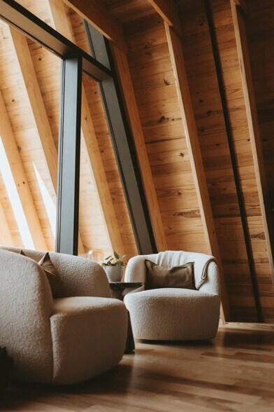 Building Photo - 503 NW D St