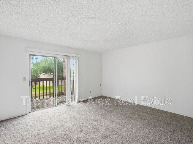 Building Photo - 2232 W Lindner Ave