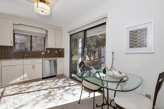 Building Photo - 103 Rambling Brook Rd