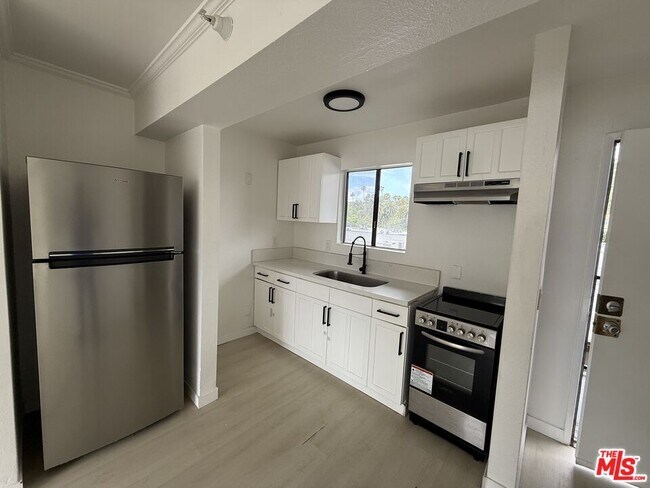 Building Photo - 1816 N Gramercy Pl