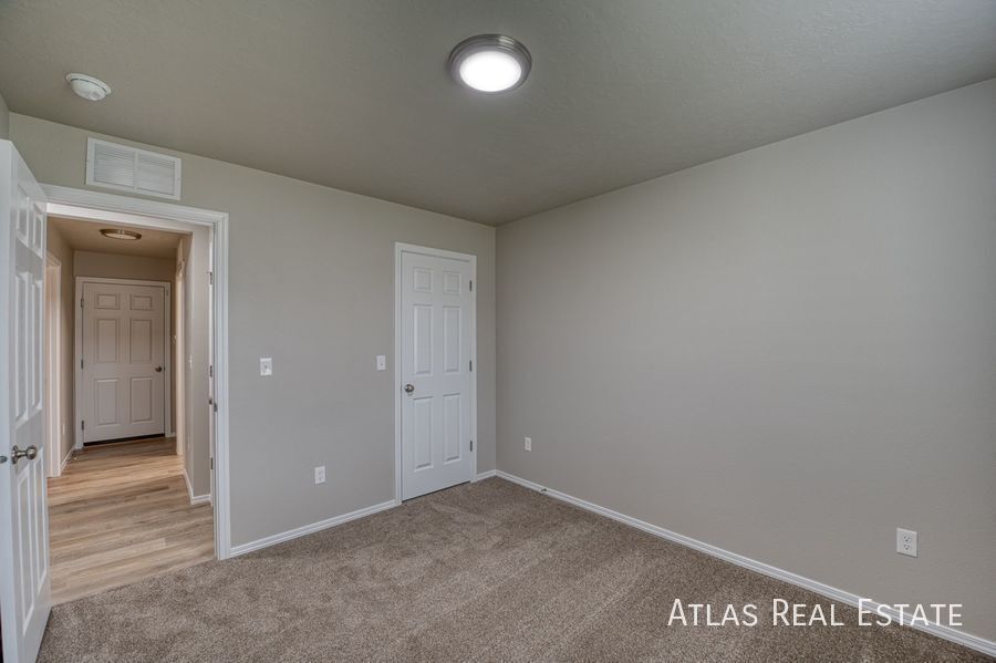 Building Photo - 20363 Stockbridge Way