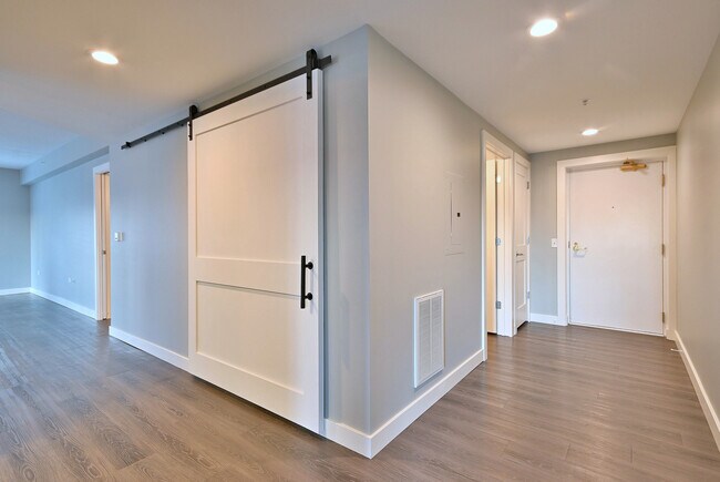 Building Photo - 210 N Addison Ave