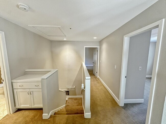 Building Photo - Elegant & Spacious 3BD Home | Pool Access,...