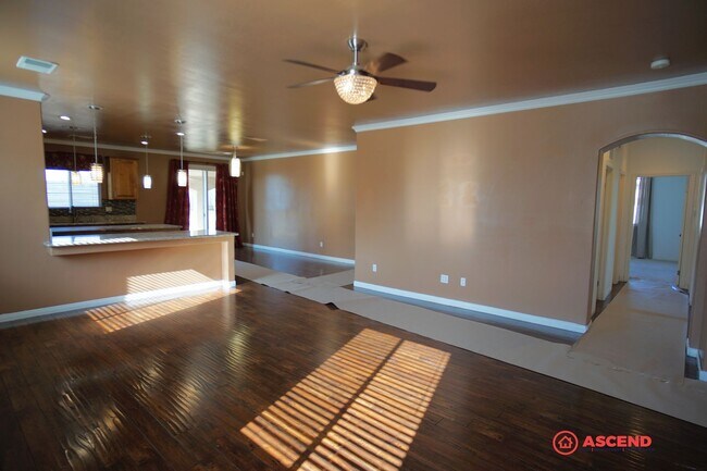 Building Photo - Lovely Home in Southwest Bakersfield!