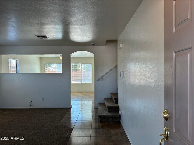 Building Photo - 25177 W Park Ave