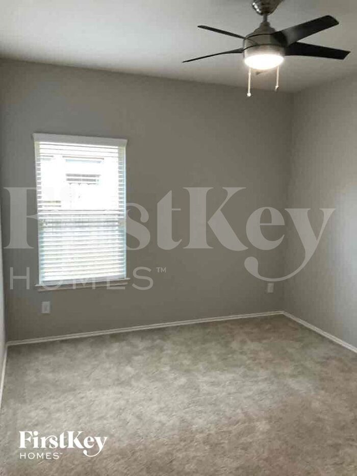 Building Photo - 150 Meadow Mill Dr