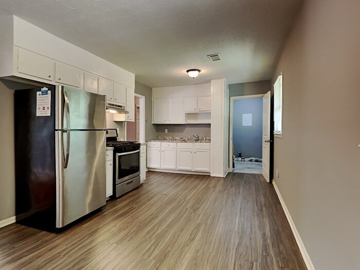 Building Photo - 6403 Kensington Ct