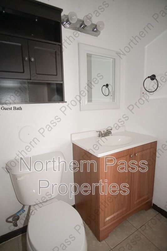 Building Photo - 8489 Roseway Dr