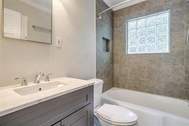 Building Photo - 4231 S Cresthaven Rd