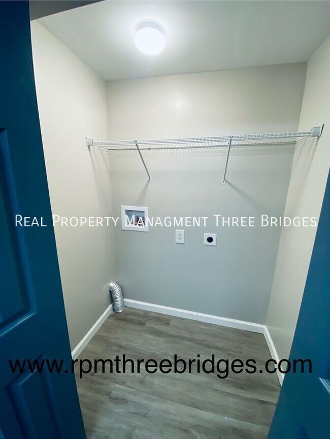 Building Photo - 28 Redwood Dr