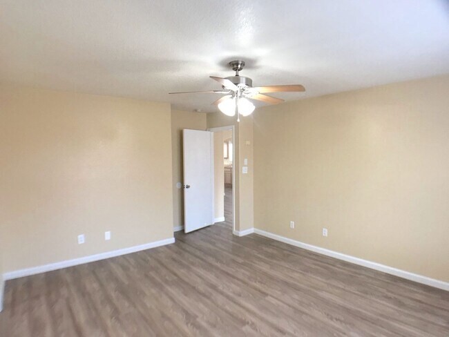 Building Photo - Ventana Ranch 3 bedroom. Newer Flooring! No Carpet. Huge open living space. Great location.