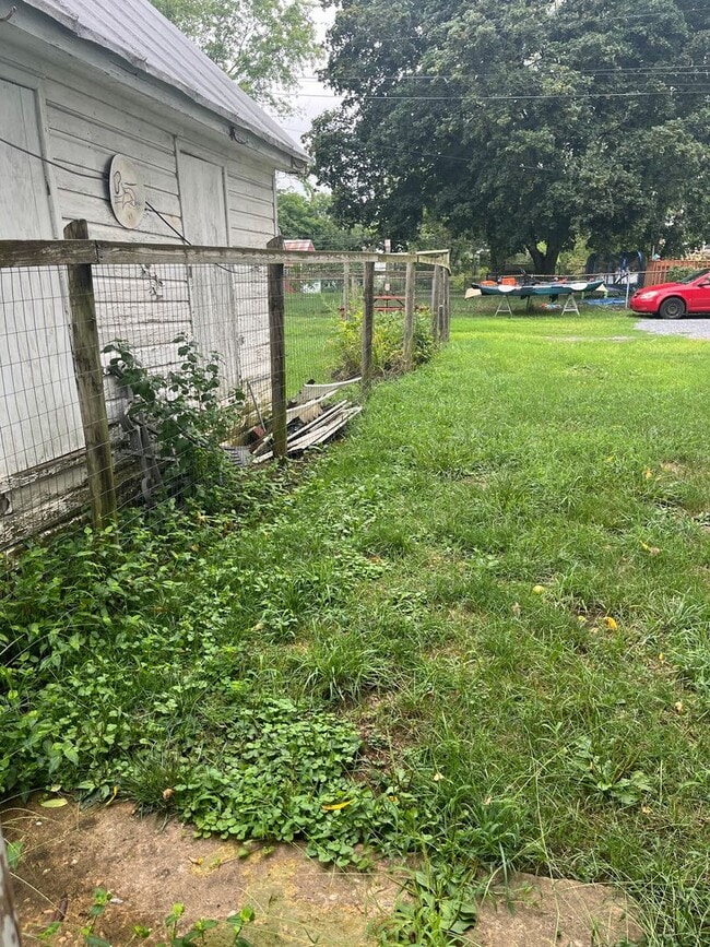 Building Photo - 2-3 Bedroom, 1 Bathroom Detached House in Shippensburg