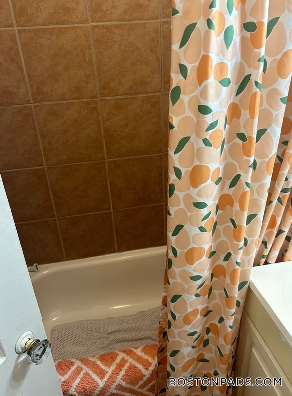 Building Photo - 211 Park Dr