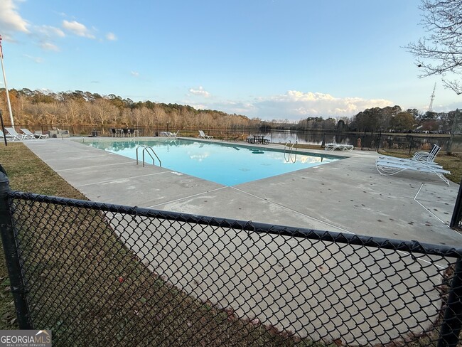 Building Photo - 20 Fairway Ln