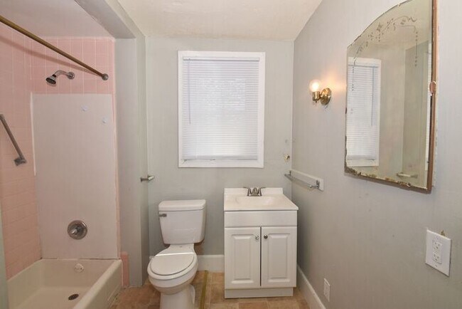 Building Photo - Spacious 2 bedrooms with their own bathroom suite