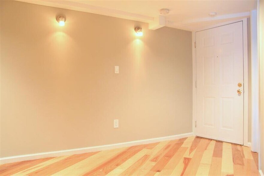 Building Photo - 25 Bow St