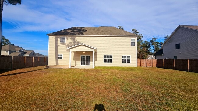 Building Photo - 4 BR 3.5 BA in Swansboro!