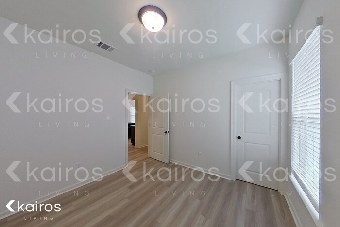 Building Photo - 105 Teddy Ln